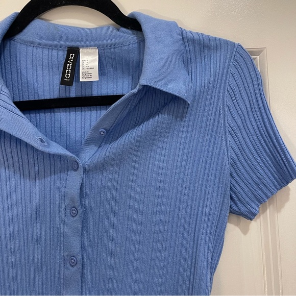SIZE S | Women’s Blue Ribbed Collared Short Sleeve Shirt - Picture 3 of 3